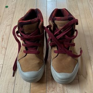 Keen Elena Sneaker Boot size 8